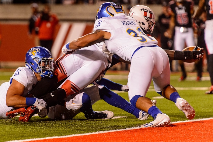 (Trent Nelson | The Salt Lake Tribune) Utah Utes running back Zack Moss (2) stretches the ball out for a touchdown as the Utah Utes host the San Jose State Spartans, NCAA football at Rice-Eccles Stadium in Salt Lake City, Saturday September 16, 2017.