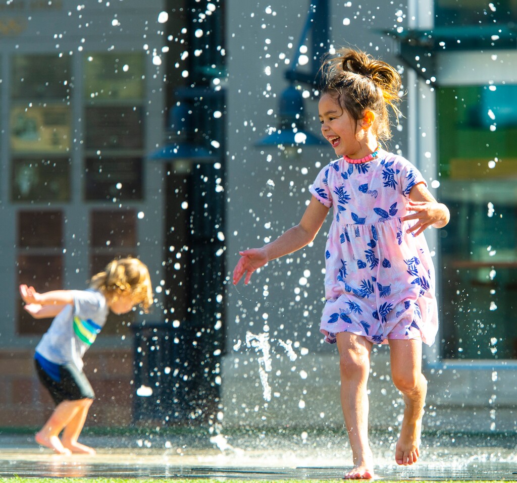 (Rick Egan | The Salt Lake Tribune)Laura Ellison, 5, enjoys the warm November weather as she plays in the fountain at the Gateway with her little brother Shaun 2, Thursday, Nov. 5, 2020.