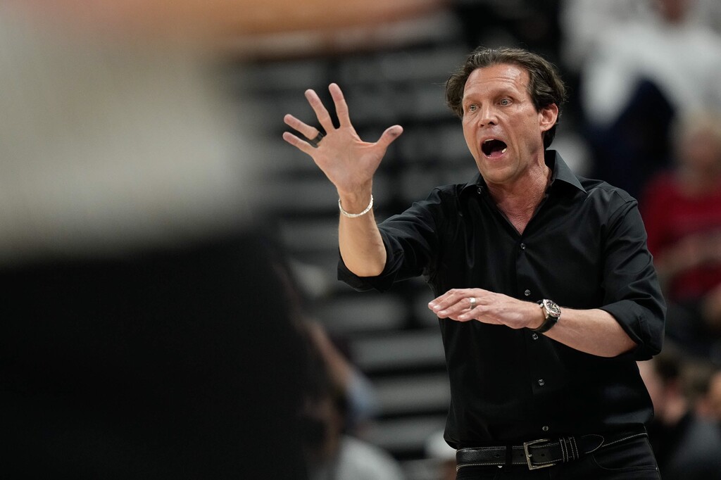 (Francisco Kjolseth | The Salt Lake Tribune) Utah Jazz coach Quin Snyder calls out to his players as the Utah Jazz and the New York Knicks play an NBA basketball game at Vivint Arena in Salt Lake City on Monday, Feb. 7, 2022.