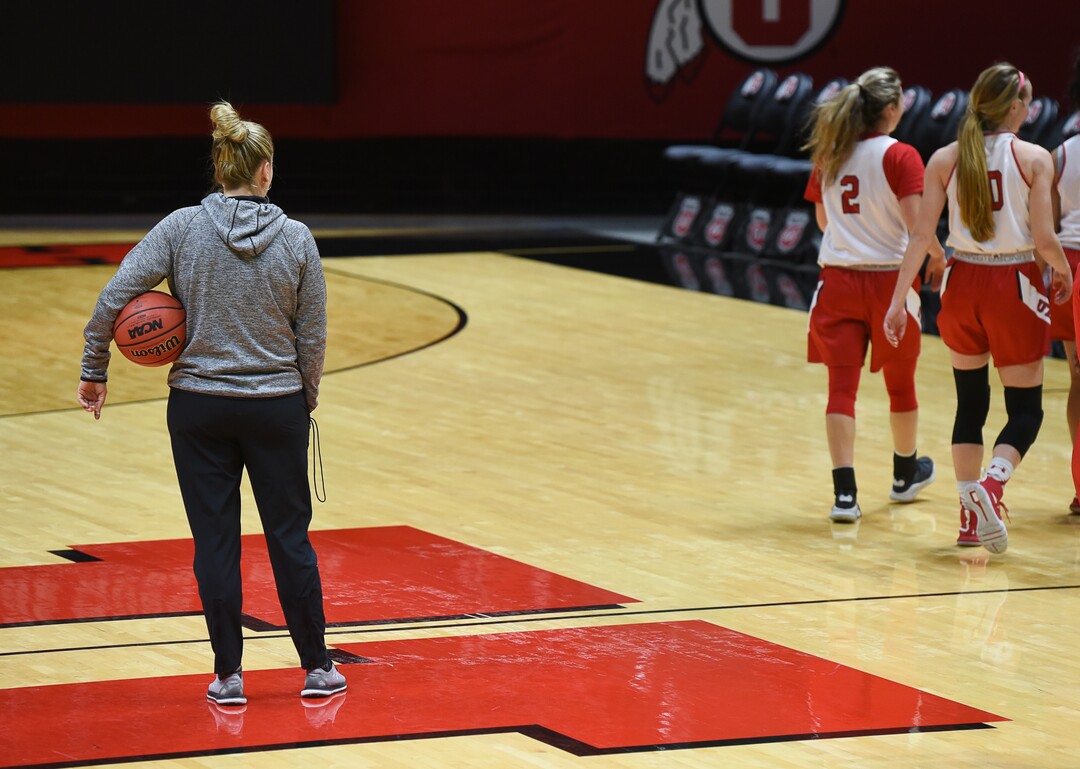 (Francisco Kjolseth  |  The Salt Lake Tribune)  Utah women's basketball head coach Lynne Roberts lets the team take a water break as they prepare for their next game at on Wed. Jan. 2, 2019.  The team is having one of the best starts in program history.