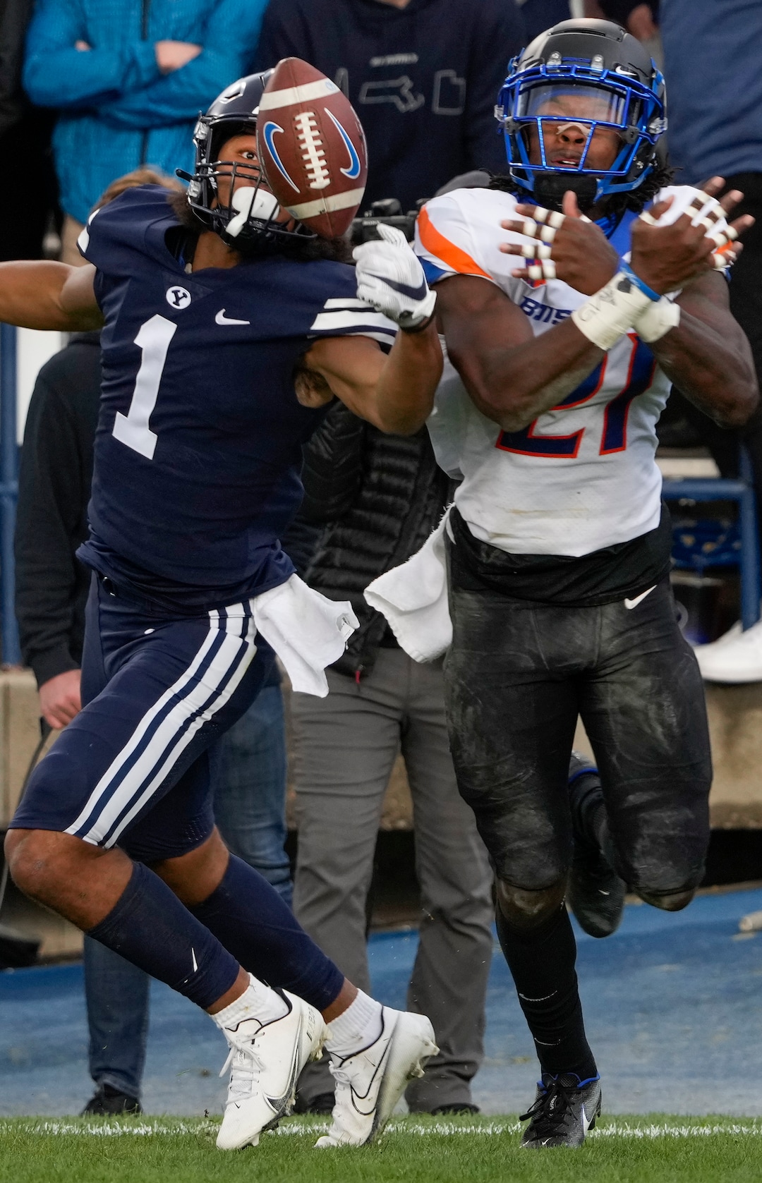 (Leah Hogsten | The Salt Lake Tribune) Brigham Young Cougars wide receiver Keanu Hill (1) fails to pull in the pass battling Boise State Broncos safety Tyreque Jones (21) No. 10 Brigham Young University hosts Boise State at LaVell Edwards Stadium, Oct. 9, 2021.