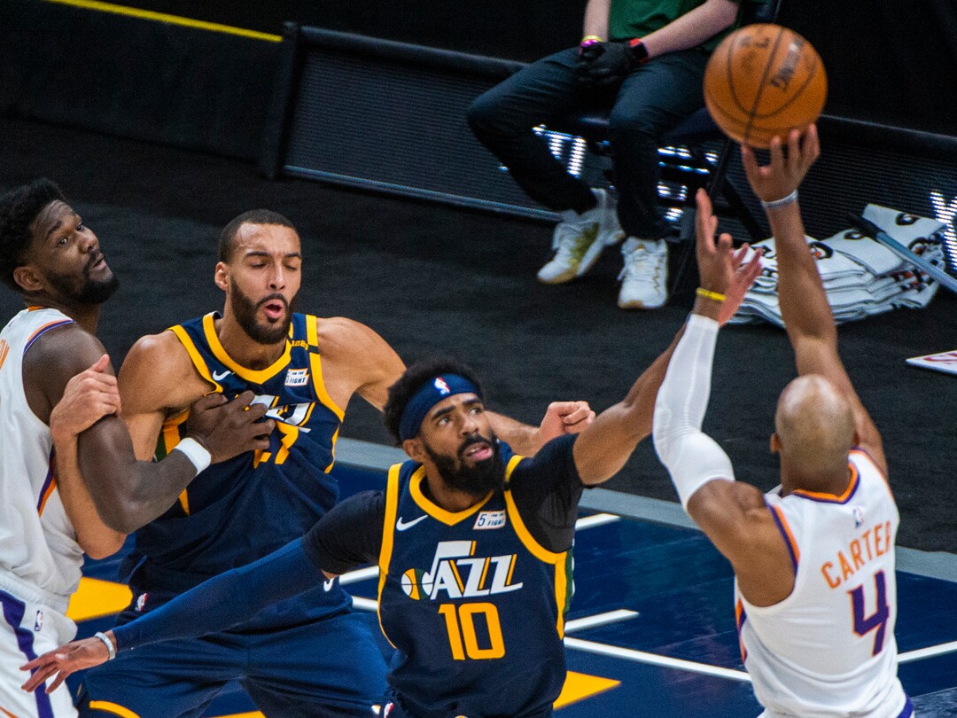 (Rick Egan | The Salt Lake Tribune) Phoenix Suns guard Jevon Carter (4) shoots over Utah Jazz guard Mike Conley (10), in NBA action between the Utah Jazz and the Phoenix Suns, on Thursday, Dec. 31, 2020.