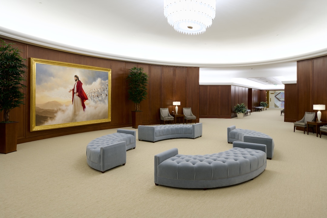 (The Church of Jesus Christ of Latter-day Saints) A rotunda inside the Washington D.C. Temple.