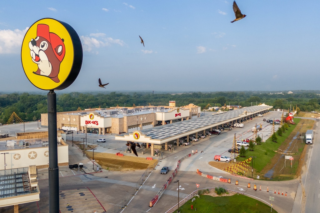 (Brandon Bell | Getty Images via Fortune) Buc-ee's locations such as the flagship store in Luling, Texas, are known for having 100 gas pumps and a massive store. A Utah County city has just signed an agreement to bring one to Utah.