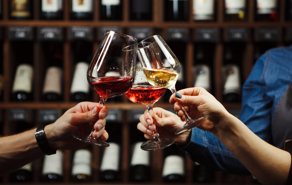 (Ilshat , Adobe Stock) | People in good mood, celebrating and drinking.