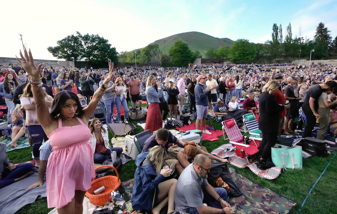 (Francisco Kjolseth | The Salt Lake Tribune) People enjoy the sound of KALEO as they kick off the first concert of the season at Red Butte Garden on Wednesday, May 18, 2022.