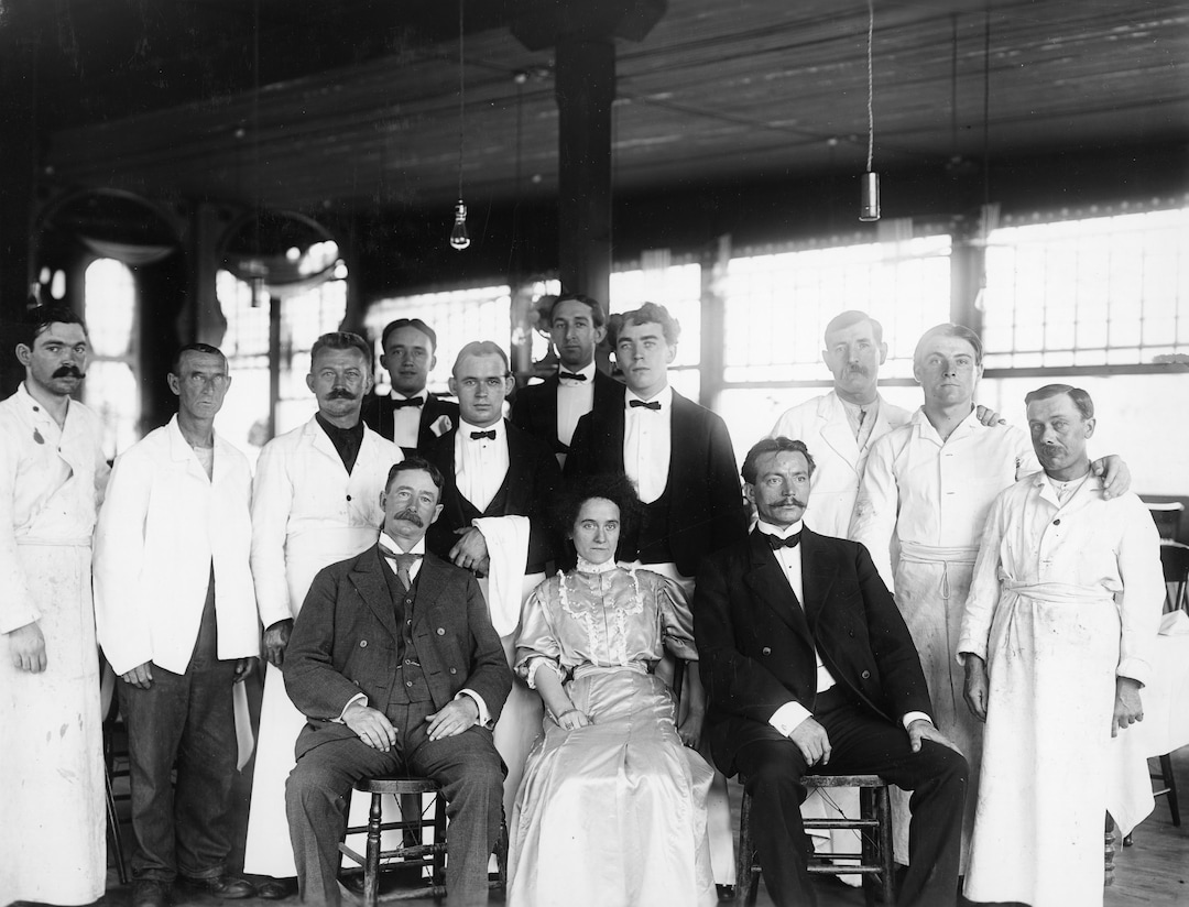 (Utah State Historical Society) The Saltair Dining Hall wait staff, August 19, 1906. The Dining Hall provided sweeping views of the resort and the Great Salt Lake for upper class diners. 