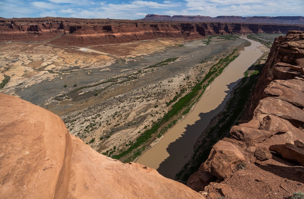 (Francisco Kjolseth | The Salt Lake Tribune) Hite Marina, long closed down due to the declining water levels of Lake Powell, is pictured from the Colorado River overlook on Saturday, April 25, 2026.