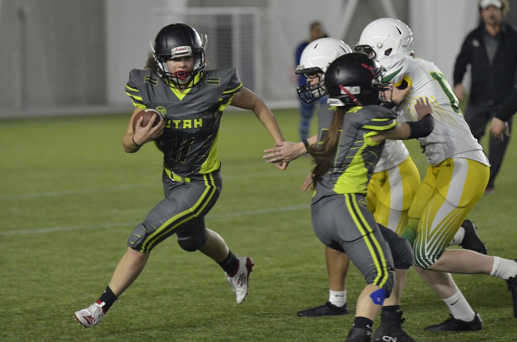 (Alex Vejar | The Salt Lake Tribune)  Murray High’s Olivia Green avoids the defense during a practice of the Utah Girls’ Tackle Football League on Wednesday, Jan. 22, 2020, at the Zions Bank Training Center in Herriman.