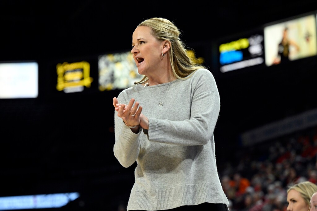 (David Becker | AP) Utah coach Lynne Roberts applauds during the second half of the team's NCAA college basketball game against Washington State in the quarterfinals of the Pac-12 women's tournament March 2, 2023, in Las Vegas.