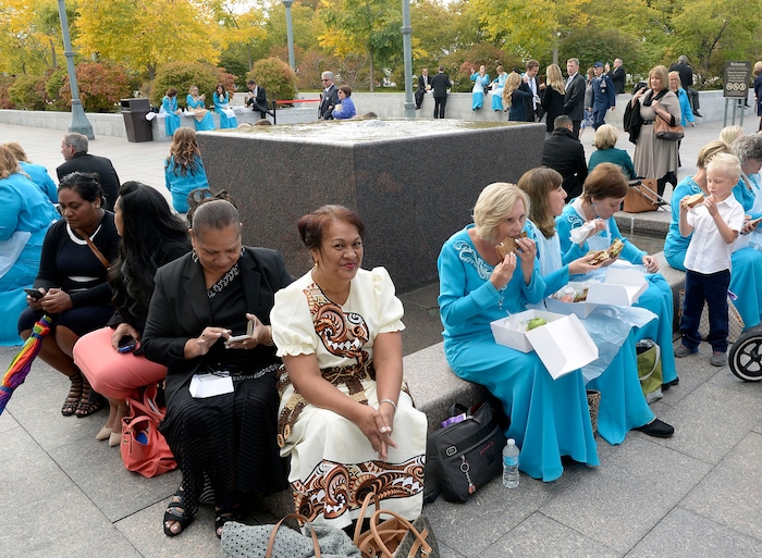 (Al Hartmann  |  The Salt Lake Tribune) 	
Conference atendees and members of the Mormon Tabernacle choir relax and eat lunch between sessions of the LDS Church’s 187th Semiannual General Conference in Salt Lake City on Sunday Oct. 1, 2017. 