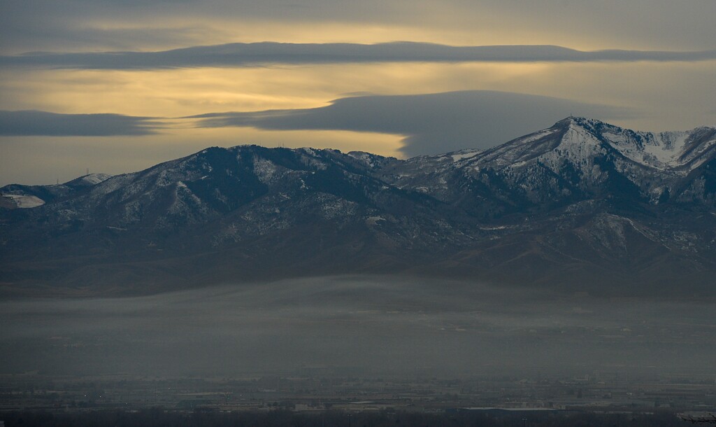 (Francisco Kjolseth | The Salt Lake Tribune) Air quality in the Salt Lake valley deteriorates as a winter inversion that traps cold air in the low areas leaves a thickening layer of pollution on Monday, Dec. 7, 2015.