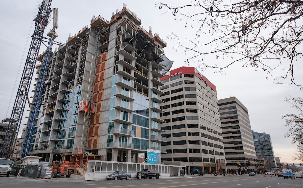 (Francisco Kjolseth  |  Tribune file photo) Liberty Sky, a luxury apartment tower going up at 151 S. State.  Although apartments are being built at a record pace, experts say the added housing supply will take years before it starts bringing down rents.
