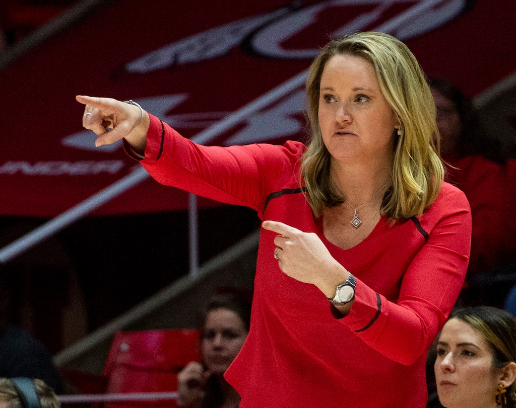 (Rick Egan  |  The Salt Lake Tribune)  Utah Utes head coach Lynne Roberts gives instructions to her players, in PAC-12 basketball action between the Utah Utes and the Stanford Cardinals at the Jon M. Huntsman Center, Friday, February 14, 2020.