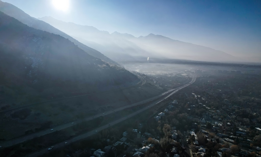 (Francisco Kjolseth  | The Salt Lake Tribune) Inversion conditions in the Salt Lake valley trap small particle pollutants as air quality continues to deteriorate on Friday, Dec. 6, 2024.