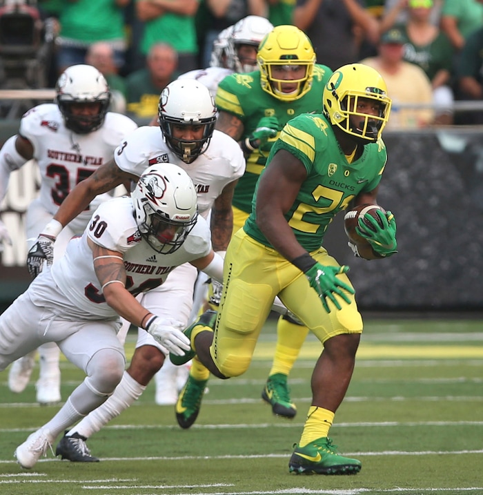 Oregon's Royce Freeman, right, out runs the Southern Utah defense including Tyler Collet, center left, during the first quarter of an NCAA college football game Saturday, Sept. 2, 2017, in Eugene, Ore. (AP Photo/Chris Pietsch)