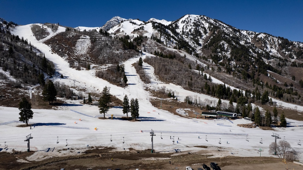 (Francisco Kjolseth | The Salt Lake Tribune) A record-warm winter faces record-high temperatures this week as people take to the slopes at Snowbasin Resort on Wednesday, March 18, 2026.