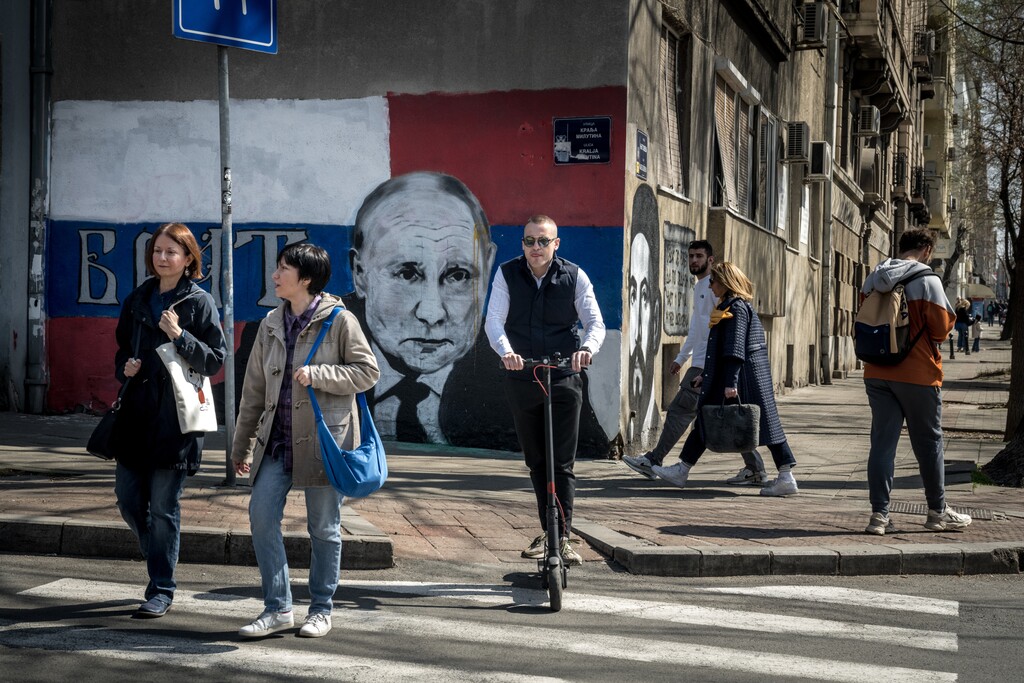 (Sergey Ponomarev | The New York Times)
A mural of President Vladimir Putin of Russia alongside the Serbian word for “brother,” in Belgrade, Serbia, March 26, 2022. A sense of victimhood runs deep in Serbia, viewing crimes committed by ethnic kin during the Balkan wars of the 1990s as a defensive response, just as Putin presents his invasion of Ukraine as a righteous effort to protect persecuted ethnic Russians.