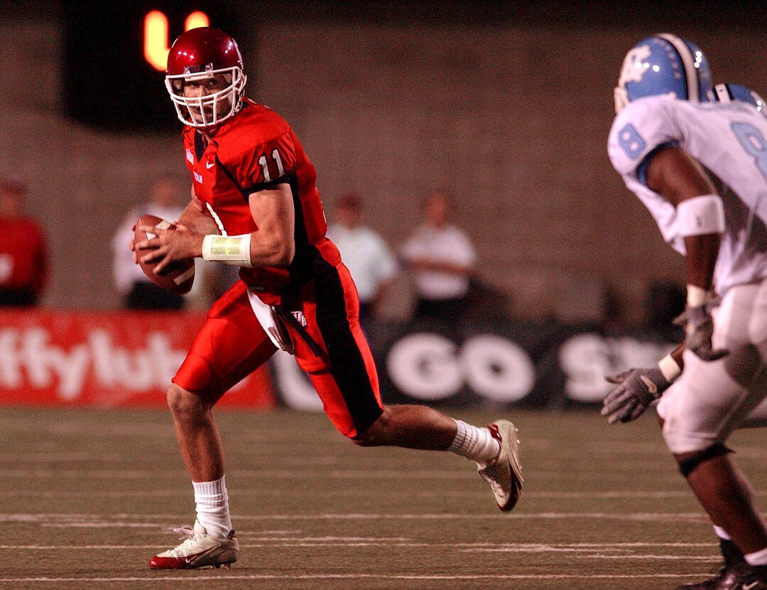 (Rick Egan | Tribune file photo) Utah quarterback Alex Smith looks for a receiver as the Utes play against the North Carolina Tar Heels Saturday, Oct. 16, 2004.