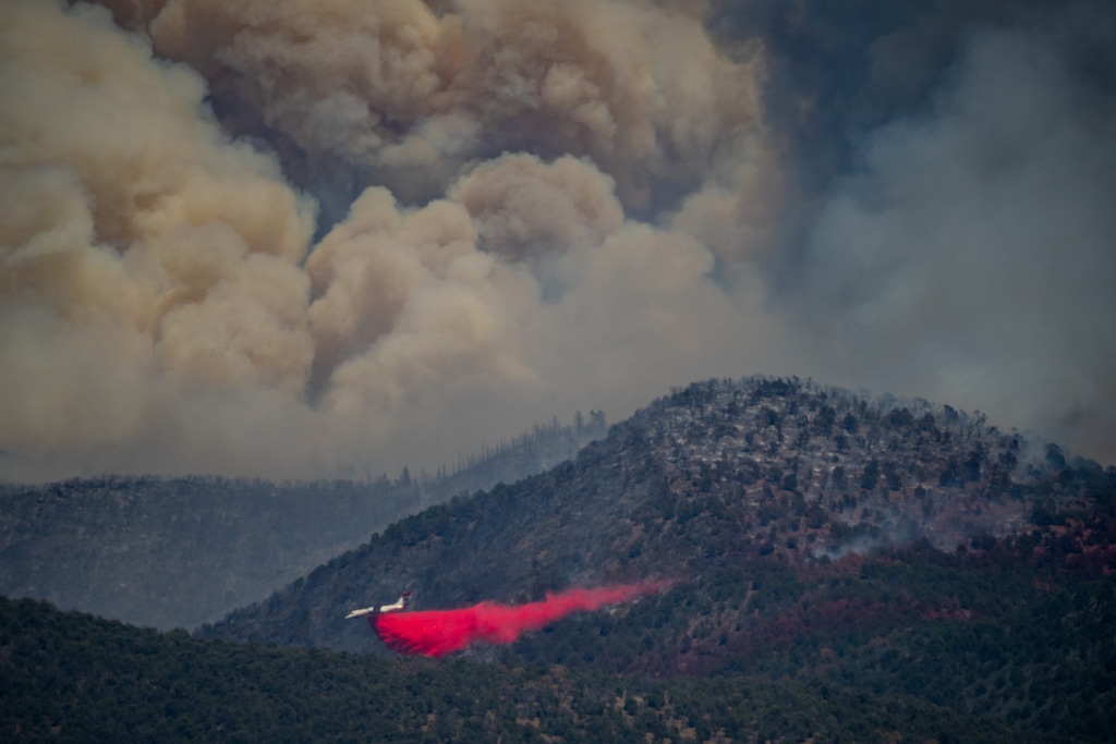 (Trent Nelson  |  The Salt Lake Tribune) A plane makes a drop on the Cottonwood Fire, burning east of Beaver on Tuesday, June 23, 2026.