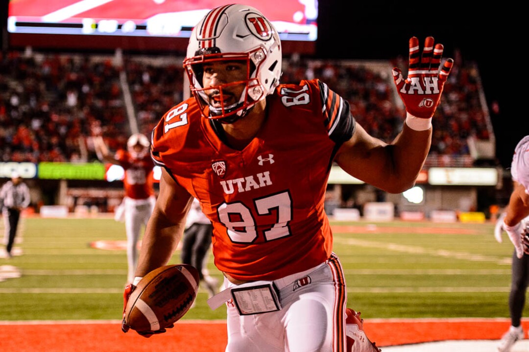(Trent Nelson | The Salt Lake Tribune)  Utah Utes tight end Siale Fakailoatonga (87) scores on a two-point converstion as the University of Utah hosts Washington State, NCAA football in Salt Lake City, Saturday November 11, 2017.