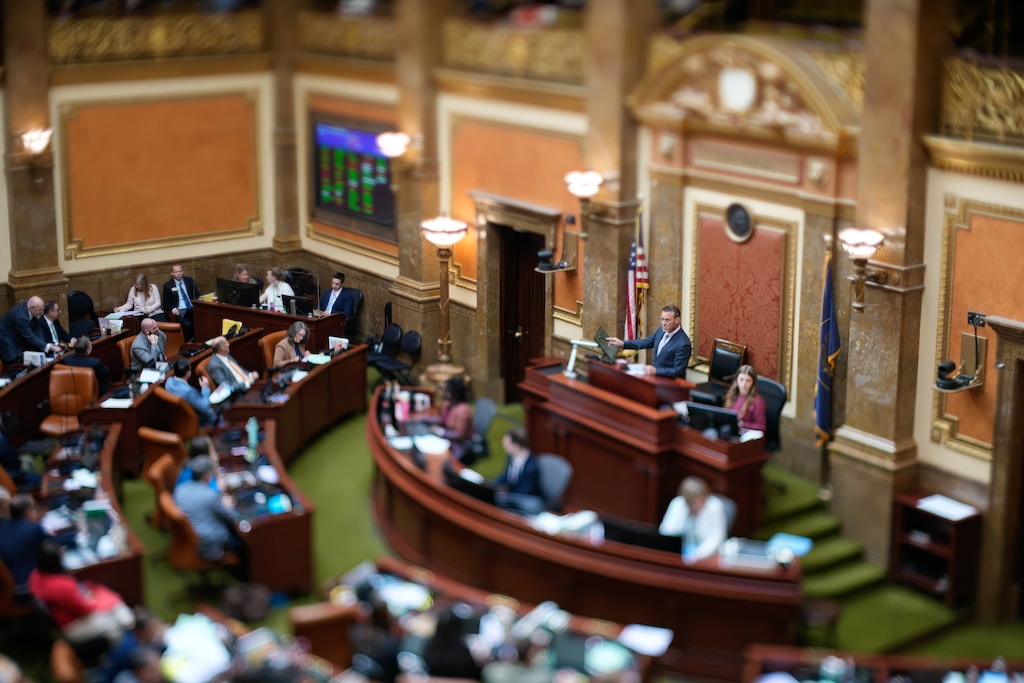 (Francisco Kjolseth | The Salt Lake Tribune) State representatives work on the House floor at the Utah Capitol on Thursday, Jan. 22, 2026.