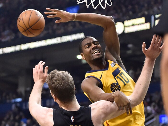 Utah Jazz guard Alec Burks (10) passes the ball as Toronto Raptors center Jakob Poeltl (42) defends during the first half of an NBA basketball game Friday, Jan. 26, 2018, in Toronto. (Frank Gunn/The Canadian Press via AP)