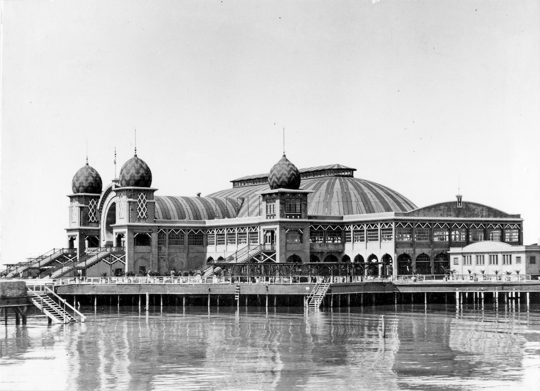 (Utah State Historical Society) Saltair II, built in 1926 and designed by Raymond J. Ashton and Raymond L. Evans, was rebuilt in a style similar to the original Saltair with a more modern layout and simplistic architectural design.