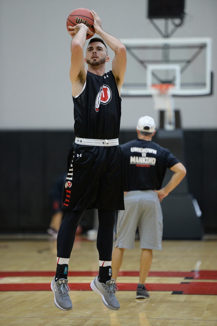 (Francisco Kjolseth  |  The Salt Lake Tribune)  Beau Rydalch warms up with the team as the Utah men's basketball program begins fall practices with a fairly new roster of players on Friday, Sept. 29, 2017.