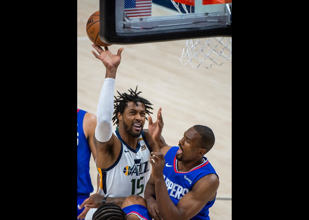 (Rick Egan | The Salt Lake Tribune) Utah Jazz center Derrick Favors (15) takes the ball to the hoop, in NBA action between the Utah Jazz and the LA Clippers at Vivint Arena, on Friday, Jan. 1, 2021.