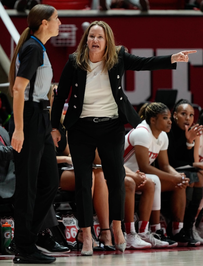 (Francisco Kjolseth | The Salt Lake Tribune) Utah women’s basketball head coach Lynne Roberts argues with the referee as the University of Utah hosts the Oklahoma Sooners in women’s NCAA basketball in Salt Lake City on Wednesday, Nov. 16, 2022.