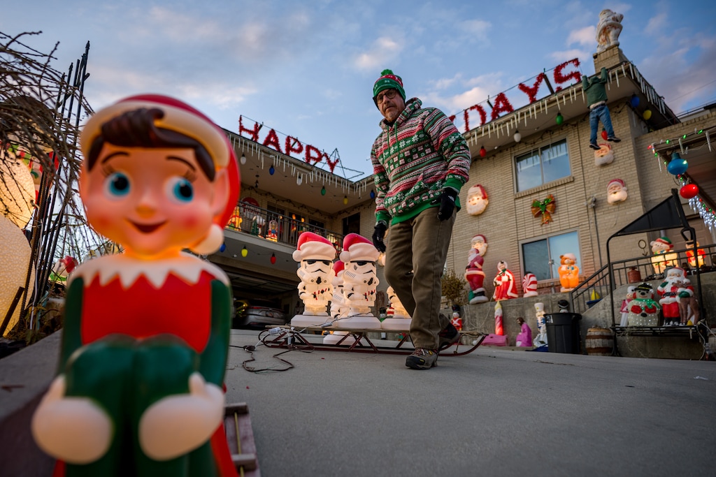 (Trent Nelson | The Salt Lake Tribune) Forrest Nunley setting up his Christmas display, Frosty's Winter Wonderland, on Monday, Dec. 22, 2025.