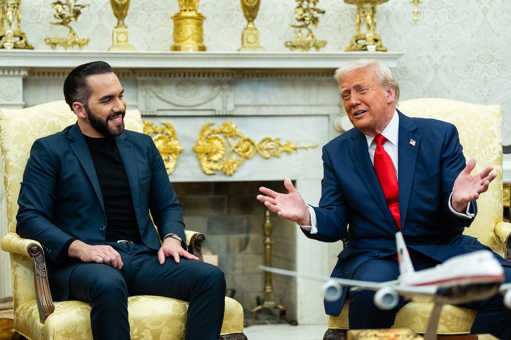 President Donald Trump, right, meets with President Nayib Bukele of El Salvador in the Oval Office of the White House in Washington, April 14, 2025. (Eric Lee/The New York Times)