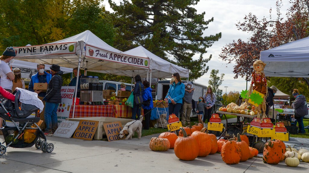 (Leah Hogsten | The Salt Lake Tribune) Customers on final day of the Salt Lake City Farmer's Market on Saturday — before a cold front crossed Utah — were treated to apples, honey, pumpkins, tomatoes, tart cherries, onions, garlic, peppers, squash and zucchini. No snow is expected on the pumpkins this Halloween.