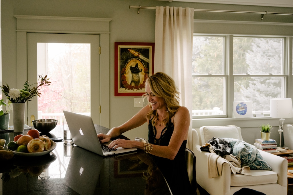 (Daniel Dorsa | The New York Times) Heather Armstrong, known as Dooce to her many Instagram followers, in Salt Lake City, Nov. 22, 2019. Mom influencers hold great sway over their loyal audiences. So how much research should they do before criticizing a company?