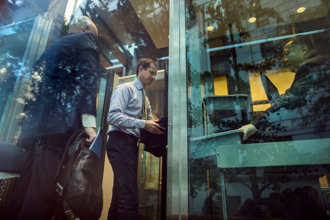 Former Congressman Anthony Weiner (D-N.Y.) arrives at federal court for his sentencing hearing in a sexting scandal, Monday, Sept. 25, 2017, in New York.  (AP Photo/Andres Kudacki)