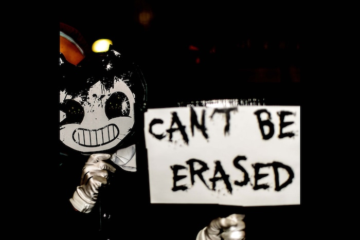 (Trent Nelson | The Salt Lake Tribune)  Cosplayers and normals at Salt Lake Comic Con, Thursday September 21, 2017.