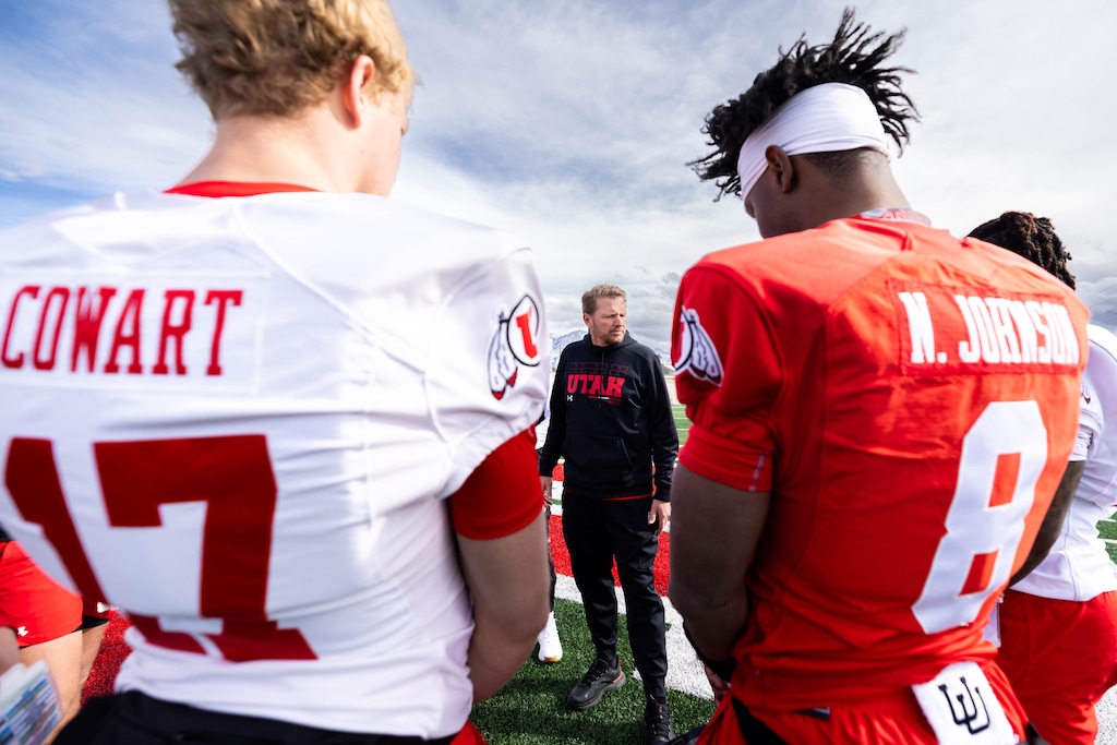 (Anna Fuder | Utah Athletics) Utah offensive coordinator Jason Beck speaks to players during spring football practice in Salt Lake City on Thursday, March 20, 2025.