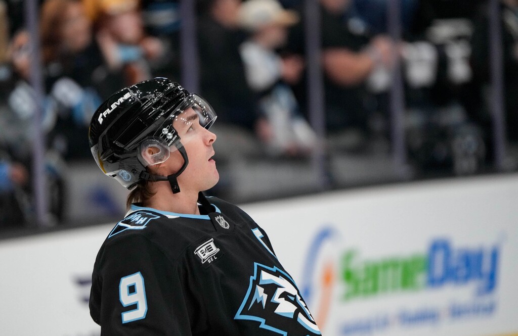 (Francisco Kjolseth | The Salt Lake Tribune) Utah Mammoth right wing Clayton Keller (9) as Utah takes on the Colorado Avalanche, NHL hockey in Salt Lake City on Tuesday Oct. 21, 2025.