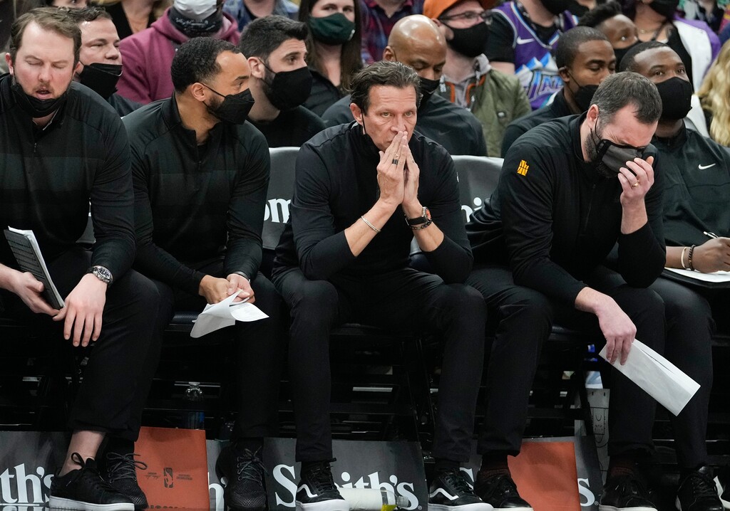 (Leah Hogsten | The Salt Lake Tribune)  Utah Jazz head coach Quin Snyder reacts as the Utah Jazz  lose to the Houston Rockets 111- 116 at Vivint Arena, Jan. 18, 2022. 