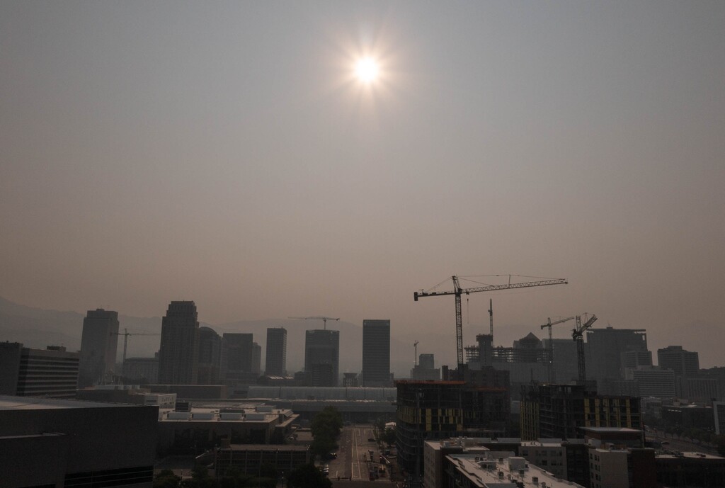 (Francisco Kjolseth | The Salt Lake Tribune) The California and Oregon fires are carried into Utah by the jet stream as smoke blows into the Salt Lake Valley obscuring the skyline on Saturday, Aug. 7, 2021.