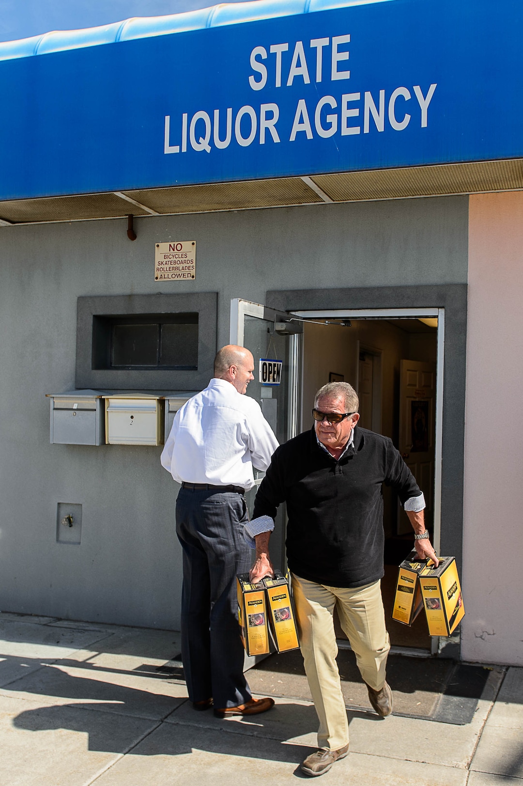 (Trent Nelson | The Salt Lake Tribune)  DABC employees Tim Beardall and Terry Wood remove inventory from the package agency in Tremonton after routine audits showed a string of money losses and consumers lodged repeated complaints about stock availability, Tuesday, Sept. 26, 2017.