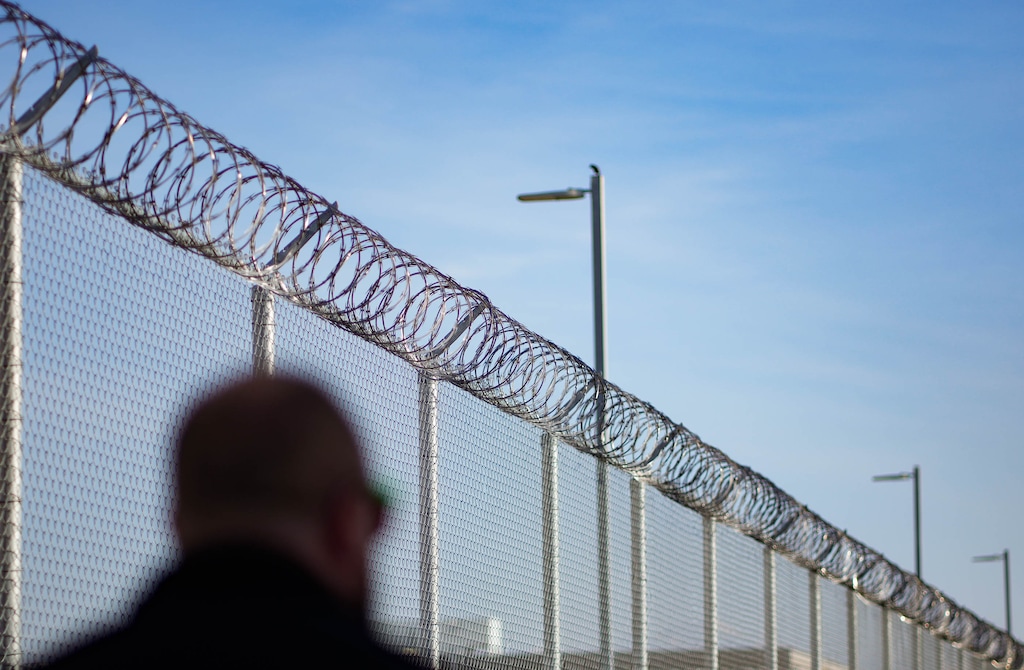(Francisco Kjolseth | The Salt Lake Tribune) The fence line at the Utah State Correctional Facility on Friday, Dec. 15, 2023. 