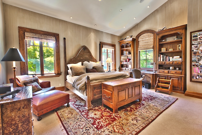 (Courtesy of Concierge Auctions) This 23,035-square-foot house in Holladay will go on the auction block Nov. 2, 2017.