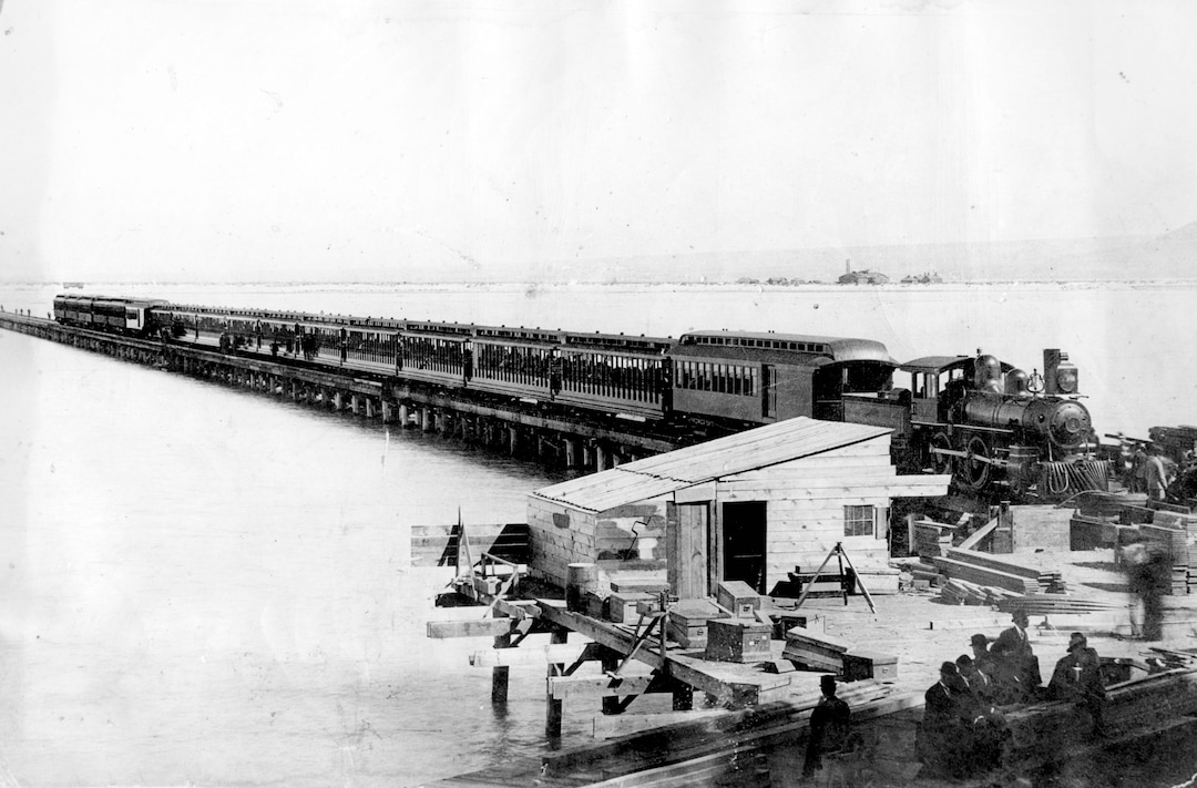 (The Salt Lake Tribune) Excursions to Saltair were to become the choice recreation of most Utahns in the gay '90's. Special rates on the railroads were irresistable to thousands of pleasure seekers to Saltair, many of whom came from distant towns. (Photo caption from 1947 when the photo was previously published in The Salt Lake Tribune) 