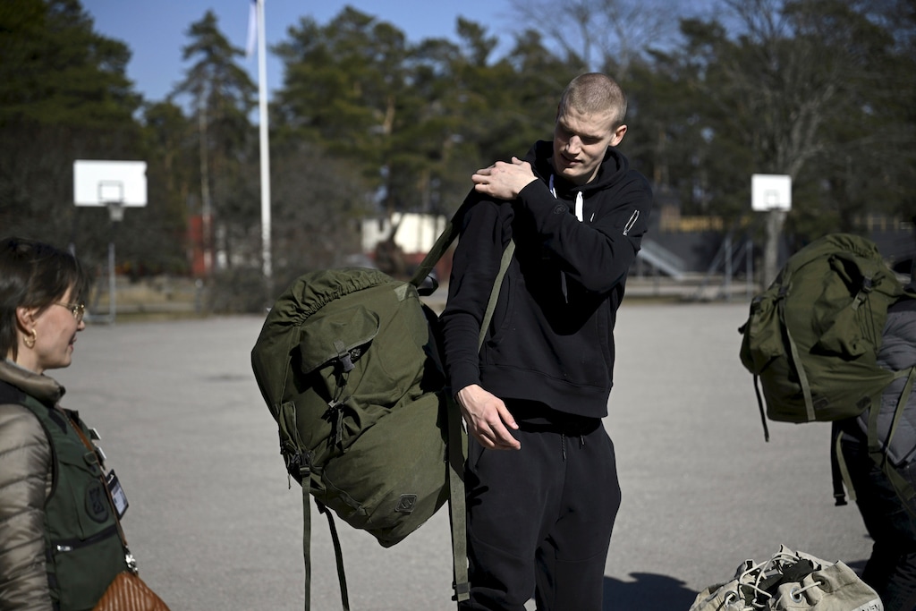 (Antti Aimo-Koivisto | Lehtikuva via AP) Utah Jazz forward Lauri Markkanen begins his military service at the Finnish Defence Forces Sports School in Santahamina, Helsinki, on April 17, 2023.