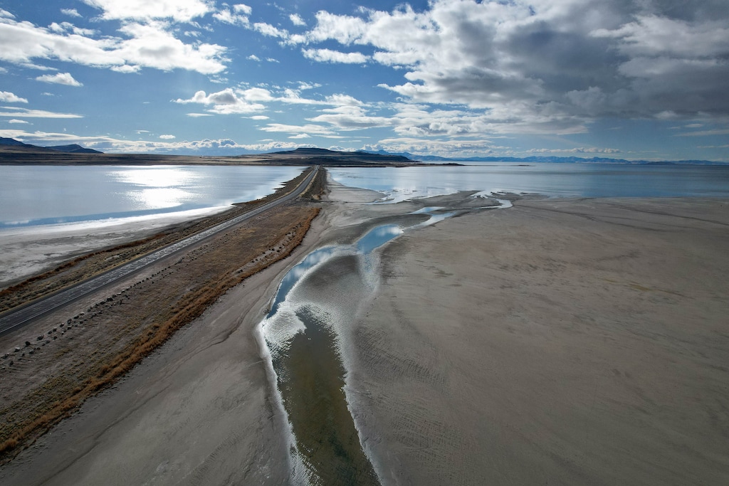 (Francisco Kjolseth  | The Salt Lake Tribune) The causeway to Antelope Island is pictured on Monday, Dec. 9, 2024.