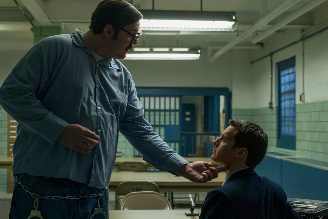 (Photo Courtesy of Merrick Morton/Netflix) Serial killer Edmund Kemper (Cameron Britton) and FBI agent Holden Ford (Jonathan Groff) in “Mindhunter.”