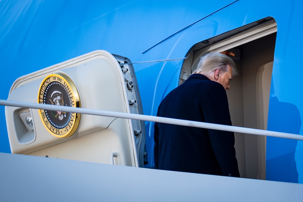 (Pete Marovich | The New York Times) Then-President Donald Trump boards Air Force One at Joint Base Andrews, Jan. 20, 2021. Of the 238 total pardons and commutations dispensed by President Donald Trump during his term, 27 went to people supported either by the Aleph Institute, the Tzedek Association or lawyers and lobbyists working in concert with them.