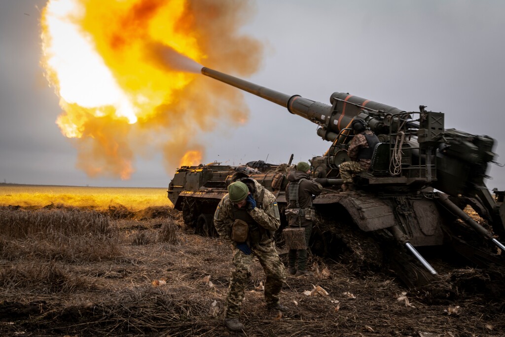(Nicole Tung | The New York Times) 

Ukrainian artillerymen fire toward Russian fortifications inside the city of Kreminna, Ukraine on Dec. 31, 2022.